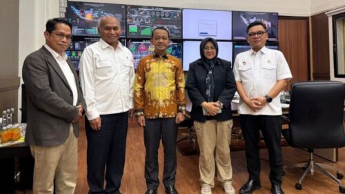 Bupati Siak, Dr. Afni Zulkifli, fotot bersama dengan Menteri ESDM Bahlil Lahadalia.(ist)