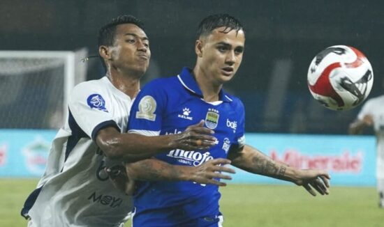 Bek sayap Persib, Eliano Reijnders.(ist)