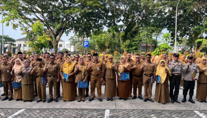 Pemko Padang Serahkan Penghargaan ASN Terbaik Semester II 2025