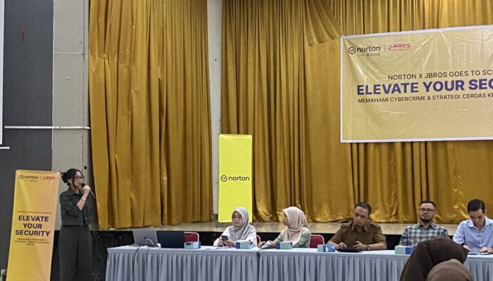 Norton dan J-Bros Edukasi Ratusan Siswa SMKN 2 Padang Soal Cybercrime