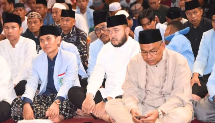 Wali Kota Padang Salurkan Santunan BKPRMI untuk Korban Banjir Bandang