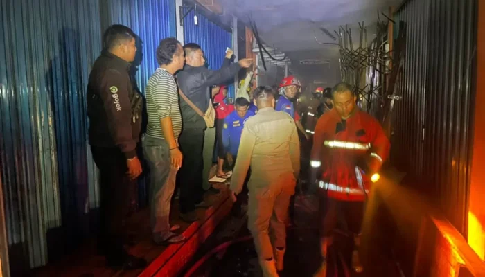 Pasar Payakumbuh Terbakar, Lima Armada Damkar Berhasil Padamkan Api
