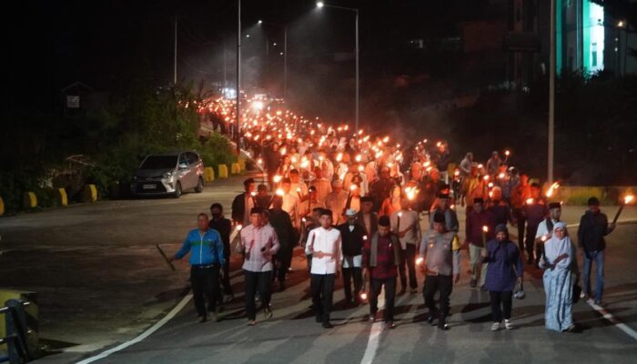 Ratusan Obor Terangi Padang Panjang, Sambut Ramadan 1447 H