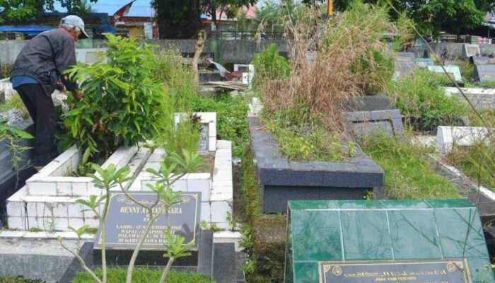 Jelang Ramadan, Ahli Waris di Padang Ramai Lunasi Retribusi Makam