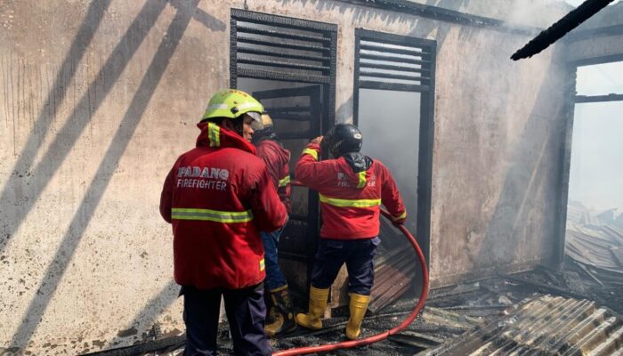 Rumah PNS di Kalumbuk Padang Terbakar, Kerugian Ratusan Juta Rupiah