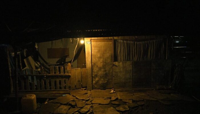 Gubernur Mahyeldi Sahur di Rumah Kayu Warga Situjuah Batua