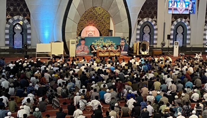 Hadirkan Ustadz Adi Hidayat, Polda Sumbar Perkuat Mental Personel Lewat Doa Bersama