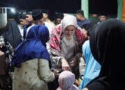 Bupati Dharmasraya Santuni 100 Anak Yatim di Masjid Baitul Makmur
