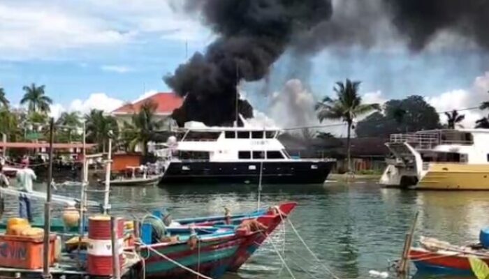 Tiga Speedboat Terbakar di Batang Arau Padang