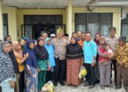 Jumat Berkah Polsek Kampar: Kapolsek Turun Langsung Bagikan Sembako ke Lansia dan Warga Kurang Mampu