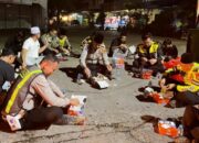 Sahur On The Road, Satlantas Polres Inhu Bangunkan Warga dan Berbagi dengan Pengguna Jalan