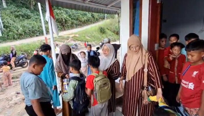Inaco Sumbar Berikan Trauma Healing bagi Warga Batu Busuk Pascabencana
