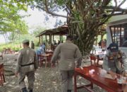 Satpol PP Padang Tertibkan Warung Makan Layani Tamu Siang Hari
