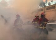 Gudang Furniture Bigland di Padang Terbakar