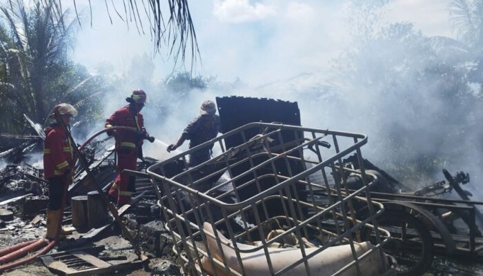 Kebakaran Pondok Tambak di Anak Air Padang, Kerugian Capai Rp100 Juta