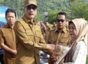Sembilan Ahli Waris Korban Banjir dan Longsor di Pessel Terima Santunan dari Kemensos