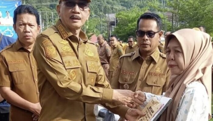 Sembilan Ahli Waris Korban Banjir dan Longsor di Pessel Terima Santunan dari Kemensos