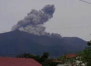 Gunung Marapi Kembali Erupsi, Lontarkan Abu Setinggi 1.500 Meter
