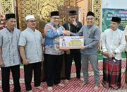 Safari Ramadan di Masjid Muhlishin, Muhidi Serahkan Bantuan Rp50 Juta