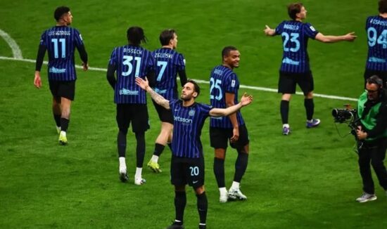 Para pemain Inter Milan saat merayakan gol saat menjamu Genoa dalam lanjutan Serie A.(ist)