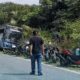 Beginilah penampakan saat mobil ambulance datang usai kecelakaan maut antara bus PMH dan truk Canter di Jalintim Pelalawan, Minggu (1/3/2026).(ist)