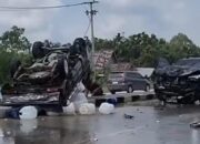 Kecelakaan di Jalan Pekanbaru-Bangkinang, Pajero Rusak dan Pickup Pembawa Air Terbalik