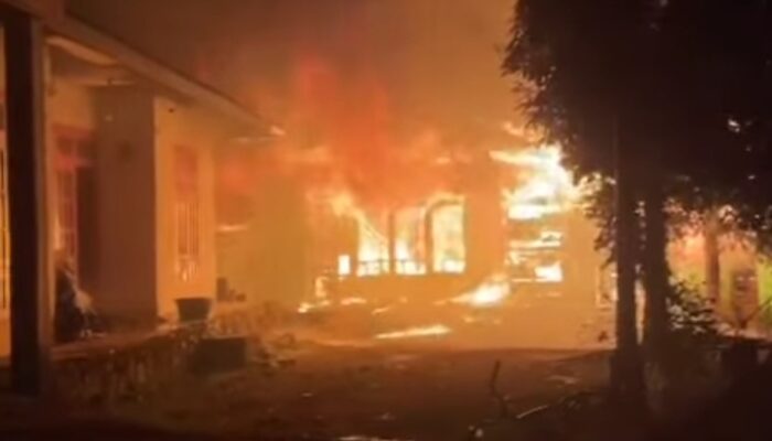 Api Lahap Rumah Milik Lansia 75 Tahun di Tanah Datar, Tidak Ada Korban Jiwa