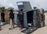 Mobil Polisi Bawa Tahanan Terguling di Dumai