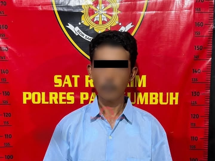 Tersangka saat diamankan aparat kepolisian terkait kasus dugaan tindak pidana. (dok. Payakumbuhkini)