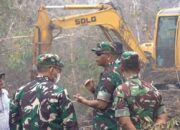 Excavator Dikerahkan, Danrem 031/WB Pimpin Langsung Pembukaan Akses & Sekat Lahan Karhutla di Dumai