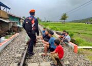 Abaikan Klakson, Tiga Orang Tertabrak KA Lembah Anai di Jalur Rel Padang