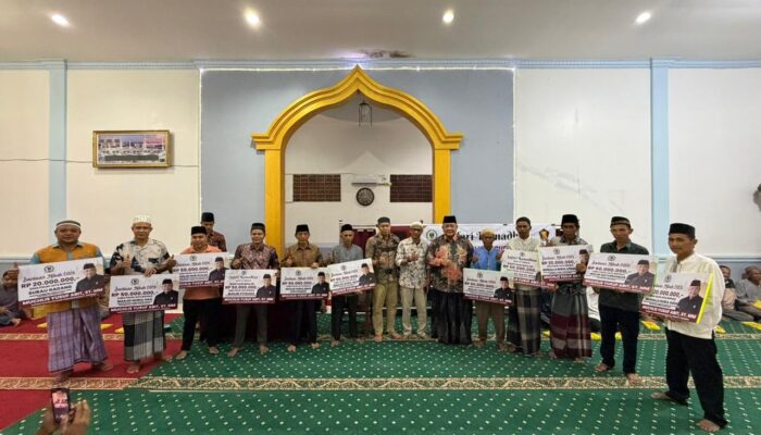 Safari Ramadan di Pessel, Muchlis Yusuf Abit Salurkan Bantuan Rp460 Juta untuk Tempat Ibadah
