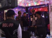 Satpol PP Padang Tertibkan Karaoke di Lubeg yang Melanggar Aturan Ramadan