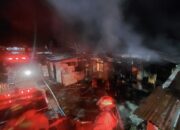 Kebakaran di Lubuk Buaya Padang Hanguskan Rumah dan Warung Usai Sahur