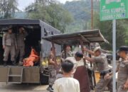 Satpol PP Padang Tertibkan PKL di Pasar Raya dan Pantai Air Manis