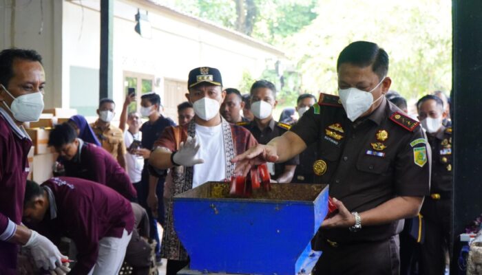 Kejati Riau Musnahkan 22,2 Juta Batang Rokok Ilegal, Tegaskan Komitmen Jaga Penerimaan Negara