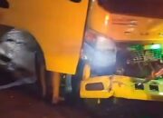 Video Kecelakaan Colt Diesel vs Fuso di Muara Fajar Pekanbaru Viral