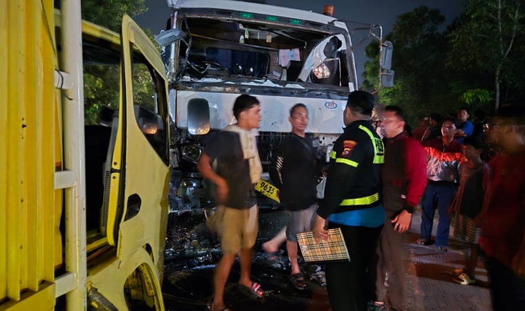 Beginilah penampakan saat petugas Satlantas Polresta Pekanbaru dilokasi kecelakaan.(ist)