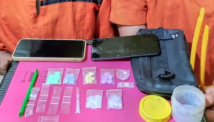 Polisi Gerebek Kontrakan di Rengat Barat, Dua Pengedar Sabu dan Ekstasi Dibekuk