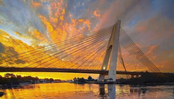 Senja di Sungai Siak Saat Kota Perlahan Menjadi Tenang