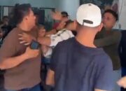 Viral! Pria di Pekanbaru Diduga Dikeroyok Debt Collector