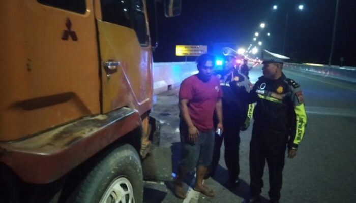Berhenti Sembarangan di Tol Permai, 8 Kendaraan Ditertibkan Sat PJR Saat Patroli Malam