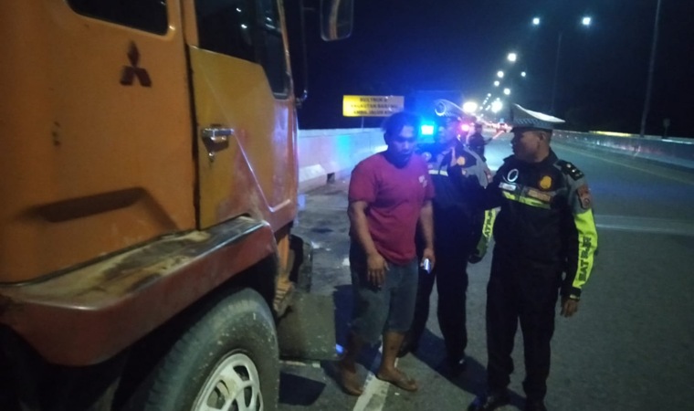Berhenti Sembarangan di Tol Permai, 8 Kendaraan Ditertibkan Sat PJR Saat Patroli Malam