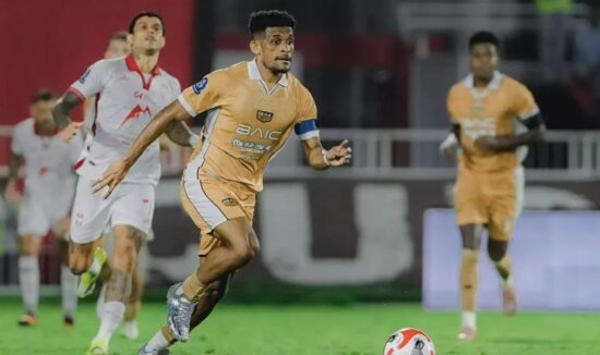 Inilah penyerang Dewa United, Ricky Kambuaya