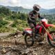 Honda Hayati Bagikan Tips Aman Saat Naik Motor di Jalan Berbatuan