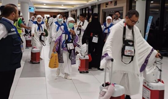 445 Jemaah Kloter BTH 11 Riau Resmi Terbang ke Madinah