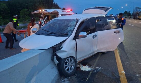 Tragis di Tol Permai KM 14 B, Avanza Putih Hantam U-Turn