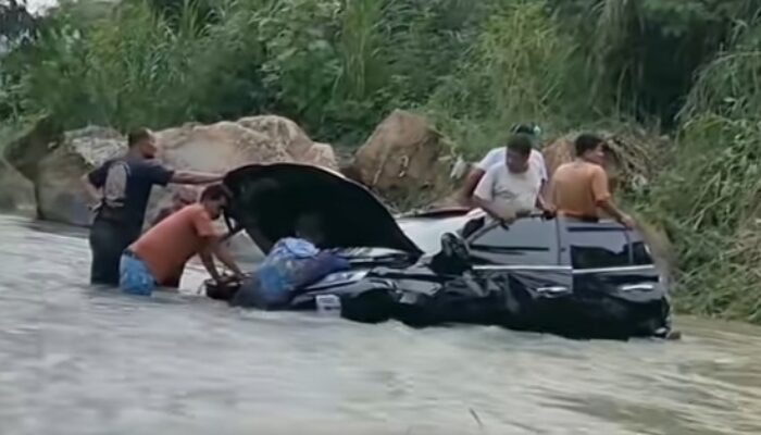 1 Pajero Hitam Masuk Jurang di Sijunjung Usai Hantam Ertiga, Begini Kata Polisi