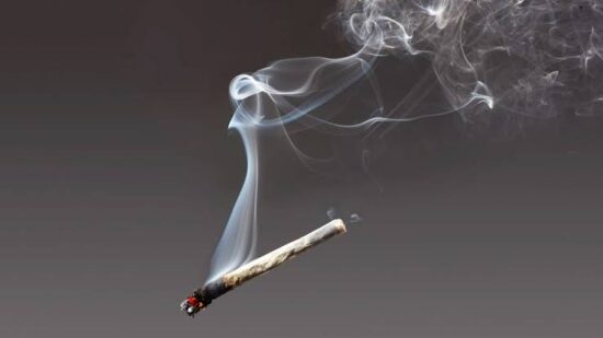 Kok Bisa Positif Ganja Padahal Tak Mengisap? Ini Penjelasan Dokter