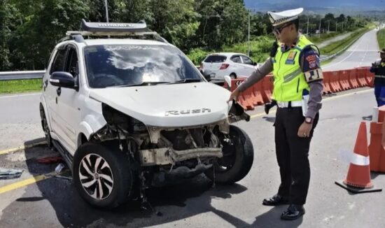 Toyota Rush Terbalik di Tol Padang-Sicincin, Dua Penumpang Luka-Luka